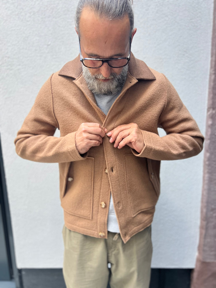 
                  
                    Phill Petter | Woll Jacke
                  
                
