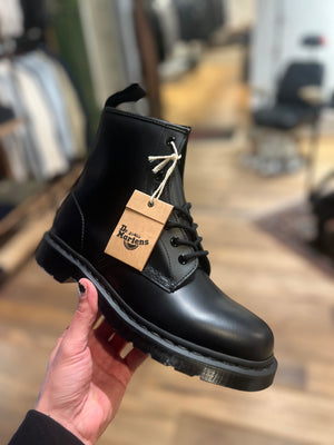 
                  
                    Dr martens | 1460 Mono
                  
                