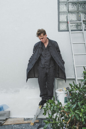 
                  
                    Hannes Roether | Strack Mantel
                  
                